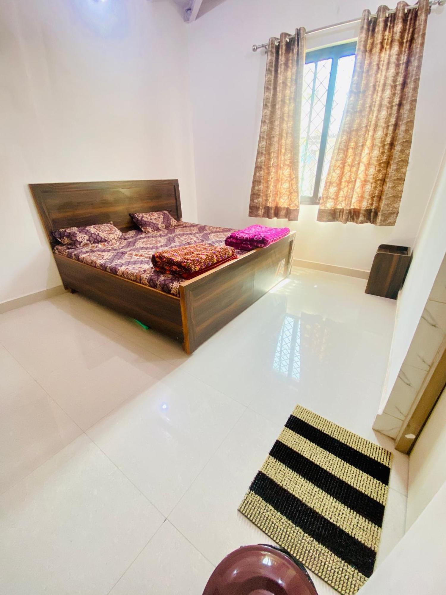Nirupam Sadan Homestay Vrindāvan Exterior foto