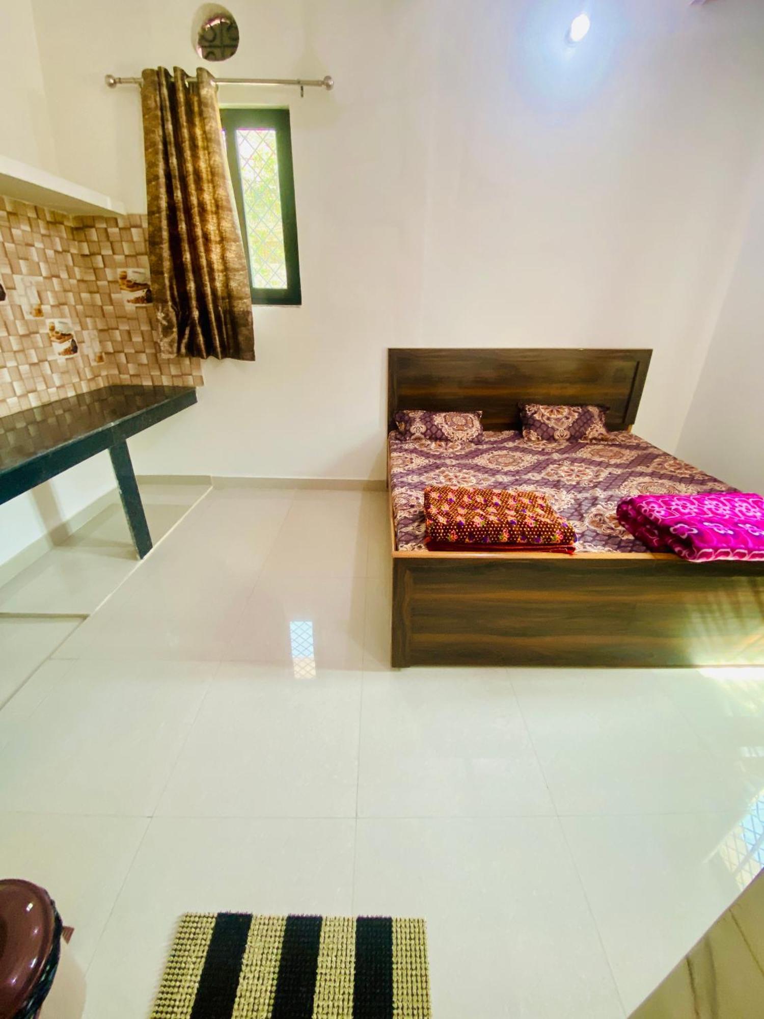 Nirupam Sadan Homestay Vrindāvan Exterior foto